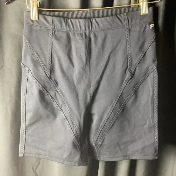 Fabletics High Waisted Statement Motion 365 Short - Picture 3 of 5